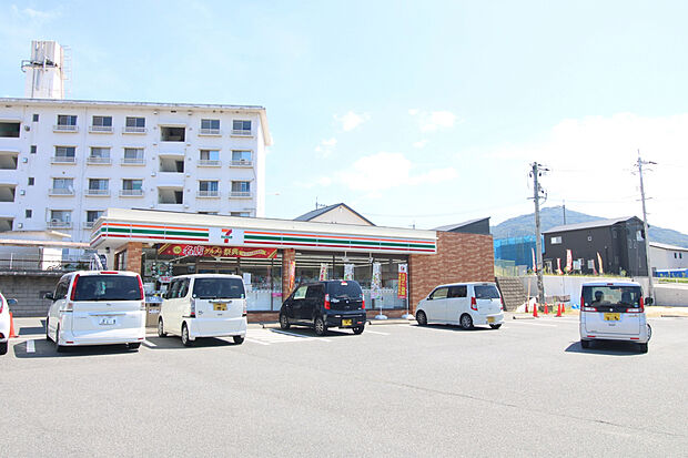 セブンイレブン呉焼山中央3丁目店（約800m）