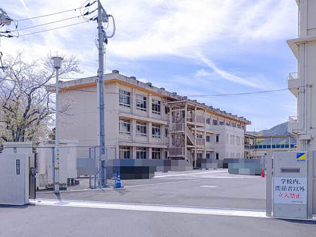 山本小学校(約1,100m)