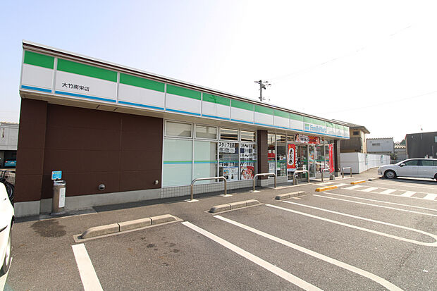 ファミリーマート大竹南栄店(約210m)