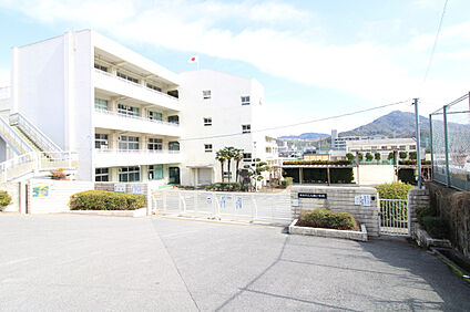 八幡小学校 1600m