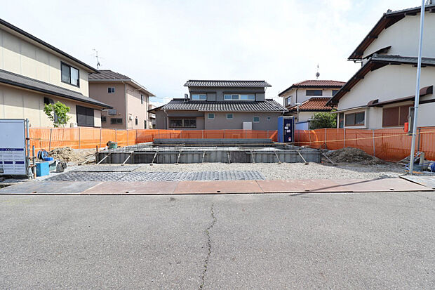 【基礎工事】 太陽光パネル搭載物件!土地面積60坪以上!北前面道路約5.2m公道!