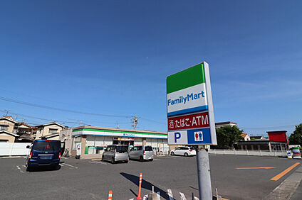 ファミリーマート三浜町店 600m