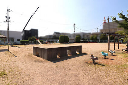 上中野2丁目公園 280m