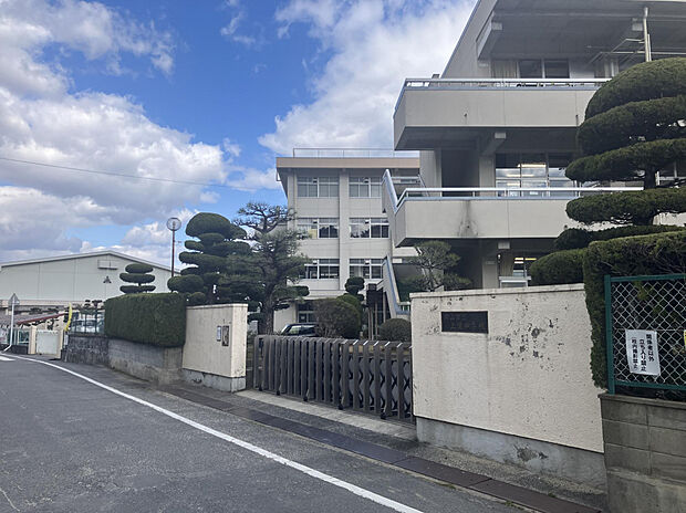 岡山市立上道中学校(約1,000m)