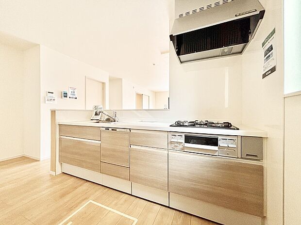 広々とした使い勝手の良いキッチンで日々のお料理も楽しくなりそう