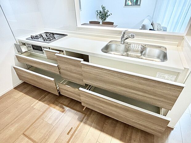 使いやすさを優先したスライド式収納タイプ！