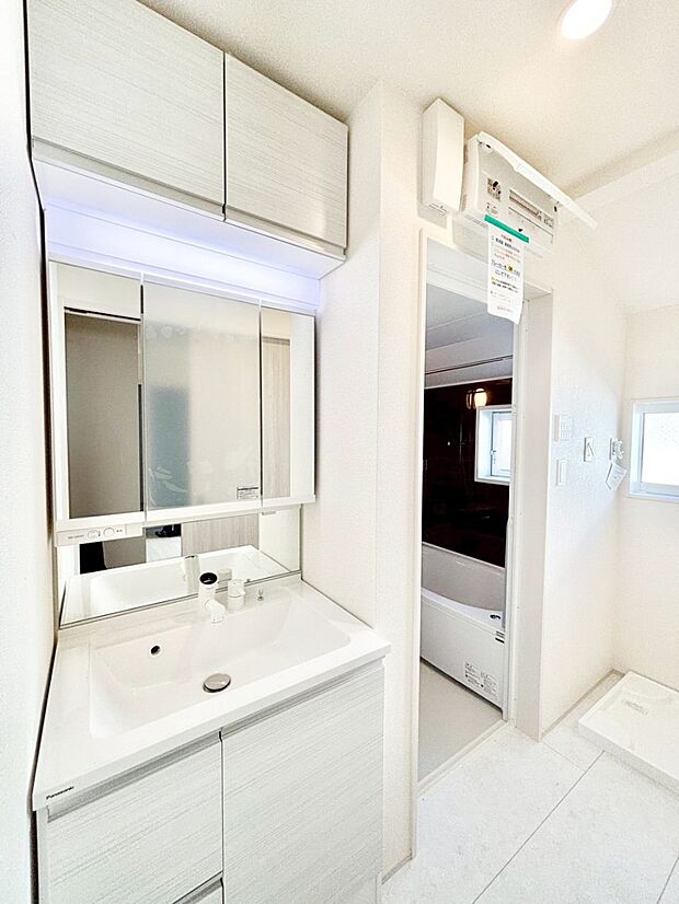 清潔感のある快適空間です。毎日の身支度も気持ち良くお使い頂けます。