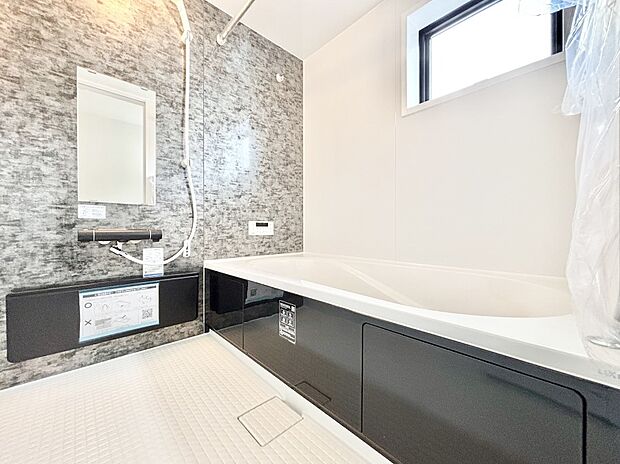 落ち着いた雰囲気でゆっくりお寛ぎいただけるバスルーム 