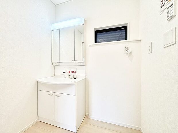 清潔感溢れるホワイトカラーを基調としたランドリースペース