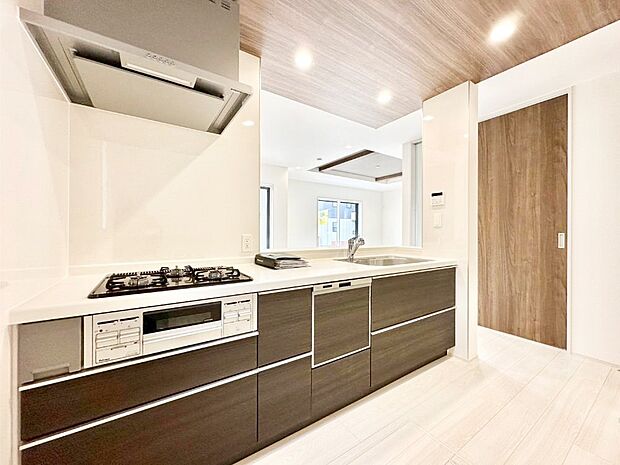 広々とした使い勝手の良いキッチンで日々のお料理も楽しくなりそう