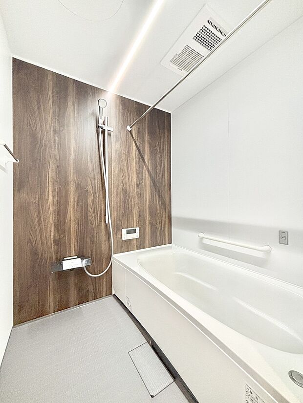 落ち着いた雰囲気でゆっくりお寛ぎいただけるバスルーム