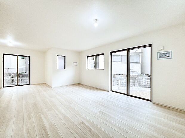 日当たりの良いリビング。お気に入りのグリーンを飾れば更に心地よさがアップ！