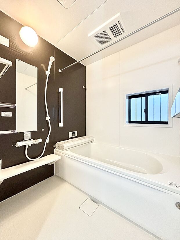 落ち着いた雰囲気でゆっくりお寛ぎいただけるバスルーム