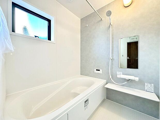 落ち着いた雰囲気でゆっくり寛げるバスルーム　