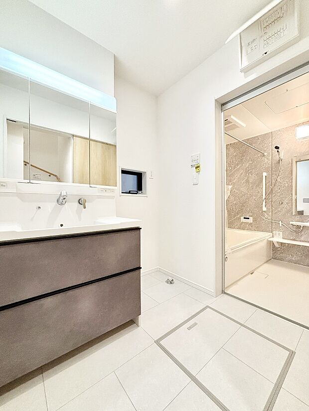 身支度もスムーズにおこなえる脱衣場