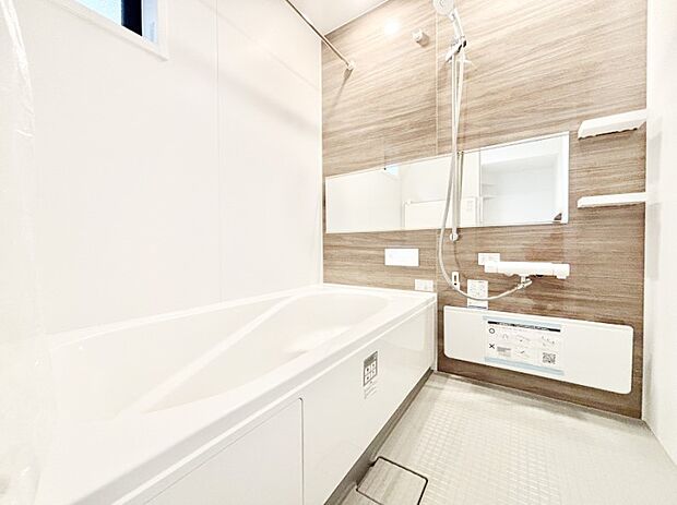 落ち着きのあるダークカラーを基調にしたバスルームで1日の疲れをリフレッシュ!