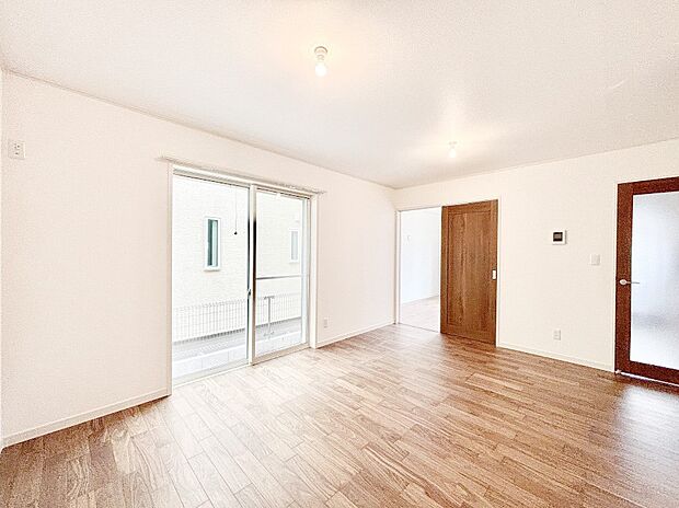 【ダイニング】家族の笑顔が自然と生まれてくる、そんな雰囲気のダイニングに仕上がっています。