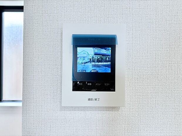【TVモニター付きインターフォン】訪問者が一目でわかる安心のTVモニター付きインターホン。