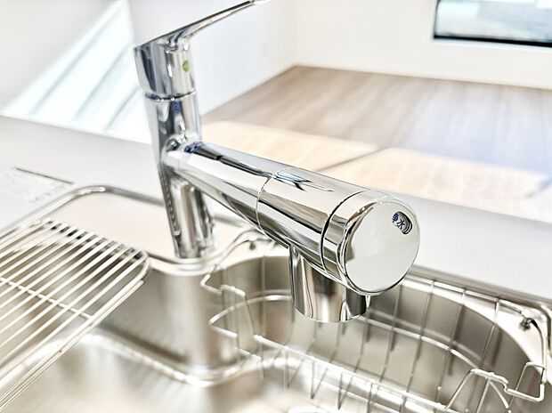 【その他設備(蛇口一体型浄水器)】いつでも清潔なおいしいお水を。一つの水栓で水道水と浄水を使い分け。