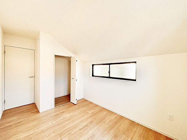 【寝室】収納が充実しているので居住スペースを広々使えます