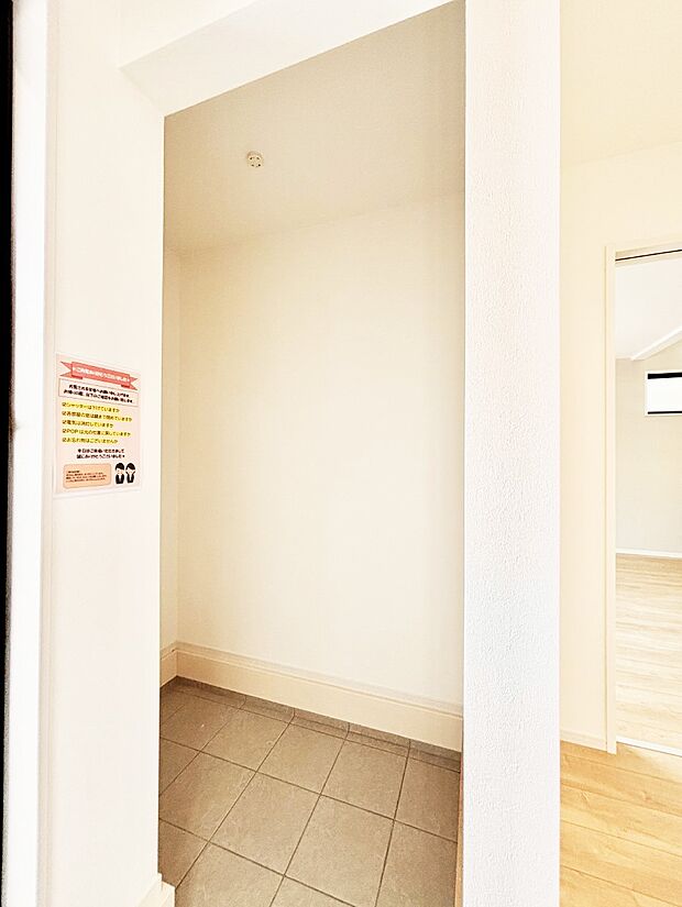 【収納】大きなものも片付く土間収納付きで、いつでも玄関はスッキリ