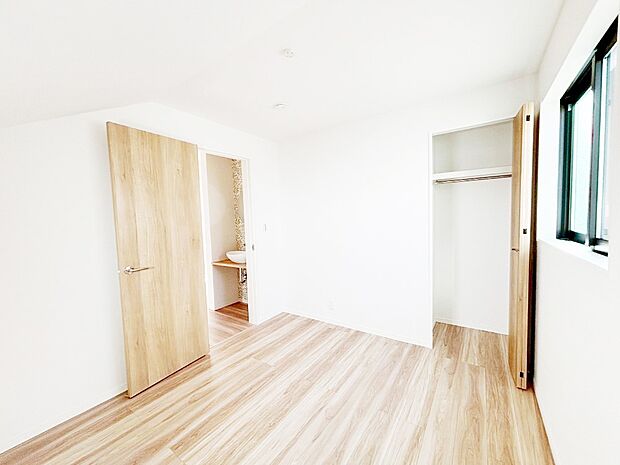 【洋室】爽やかな日差しがお部屋全体を優しく包み込んでくれます