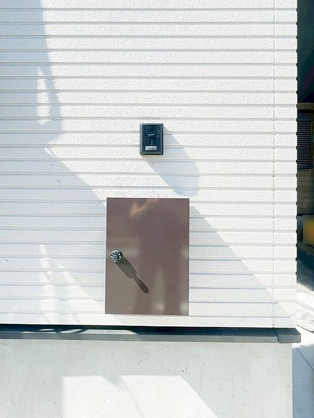 【その他現地】シンプルなデザインのポスト