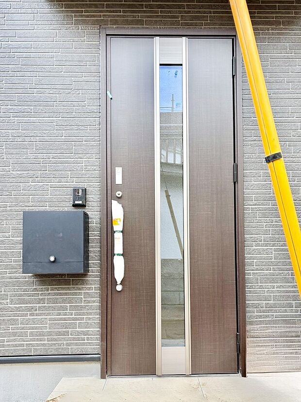 【玄関】大切な家族、来客を出迎える玄関。