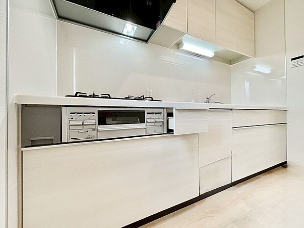 【キッチン】毎日使うキッチンだから、使いやすさ&お手入れのしやすさにこだわりました。