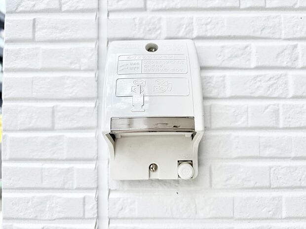 【その他現地】お掃除などに便利な外コンセント