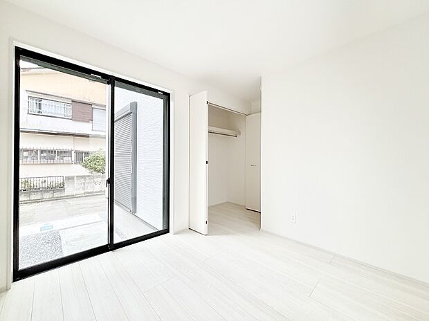 【洋室】収納が充実しているので、居住スペースを広く使えます。 