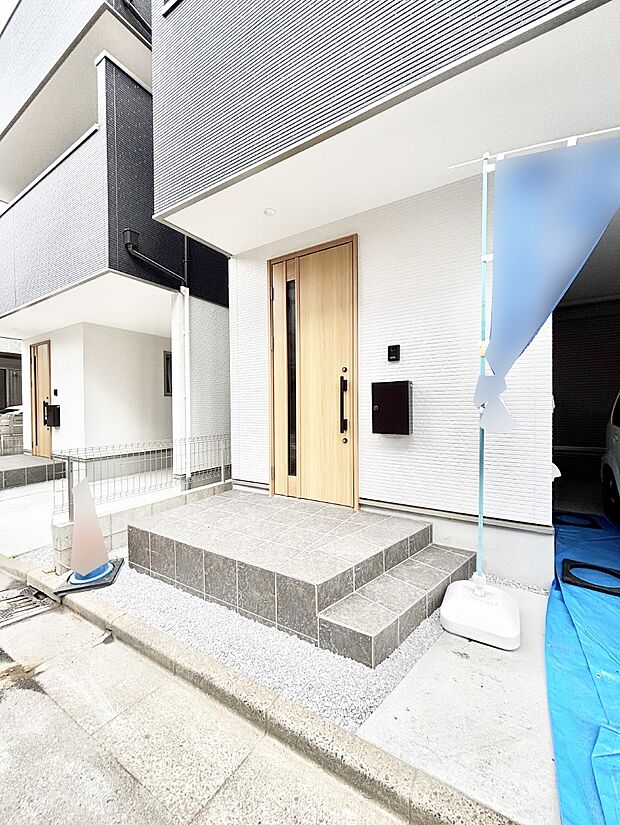 【玄関】大切な家族、来客を出迎える玄関。