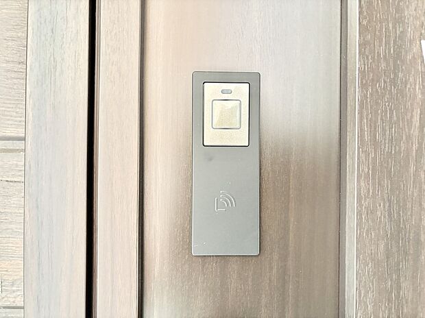 【玄関】ラクラク開錠！スマートコントロールキー。