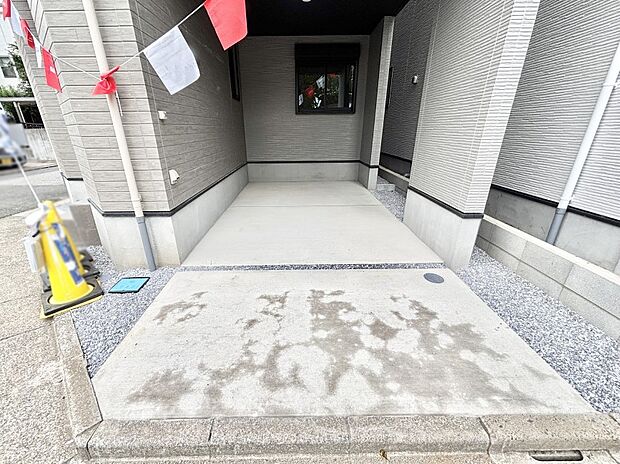 【駐車場】ビルトインタイプは大切なお車を傷や汚れから守ることができます。