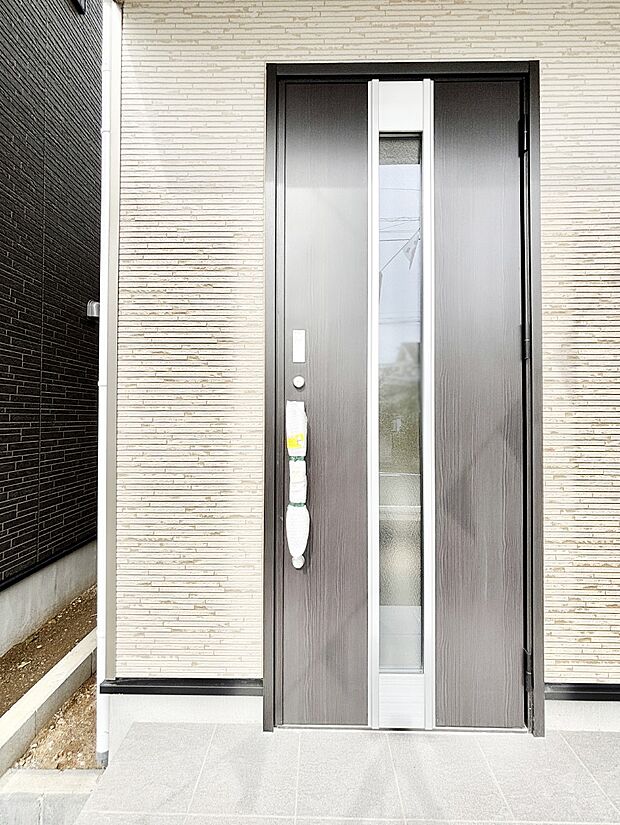 【玄関】大切な家族、来客を出迎える玄関。