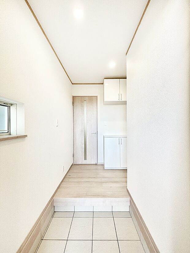 【玄関】家族の帰宅やお客様をあたたかく迎える玄関