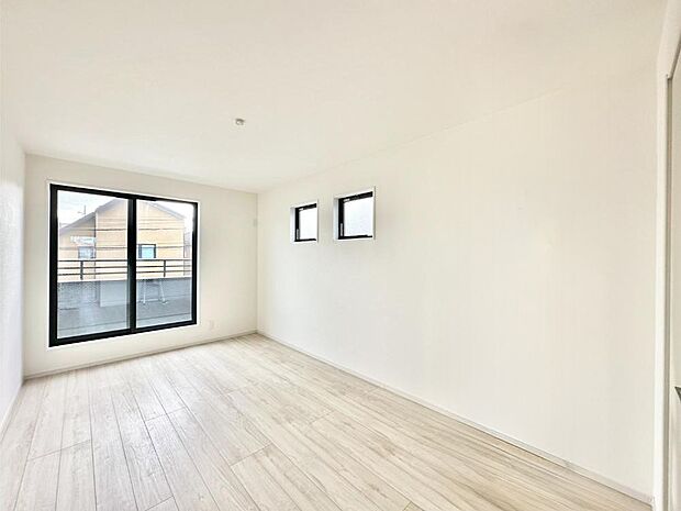 【洋室】バルコニーが開放感をプラスしてくれる洋室