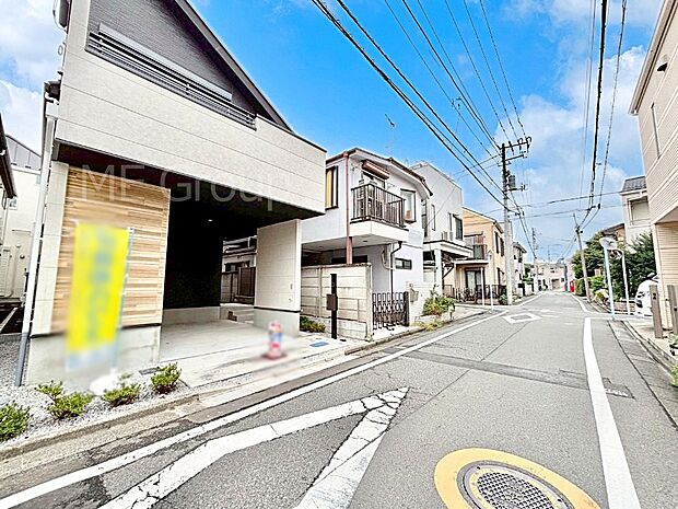 【前面道路含む現地写真】前面道路はきちんと整備されています。