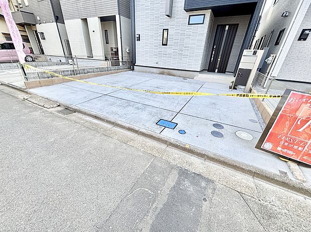 【駐車場】駐車2台可能！急なお客様の駐車に。また、ご家族の自転車スペースとしても大活躍。