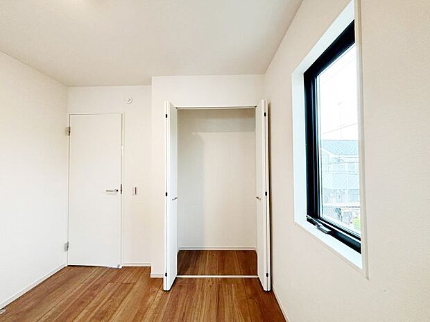 【寝室】収納が充実しているので居住スペースを広々使えます