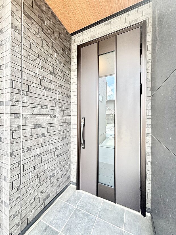 【玄関】大切な家族、来客を出迎える玄関。