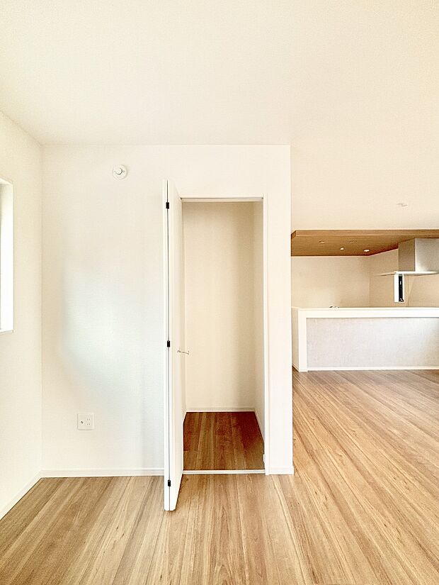 【リビング収納】物が集まりそうなLDKもスッキリ片付きます。  