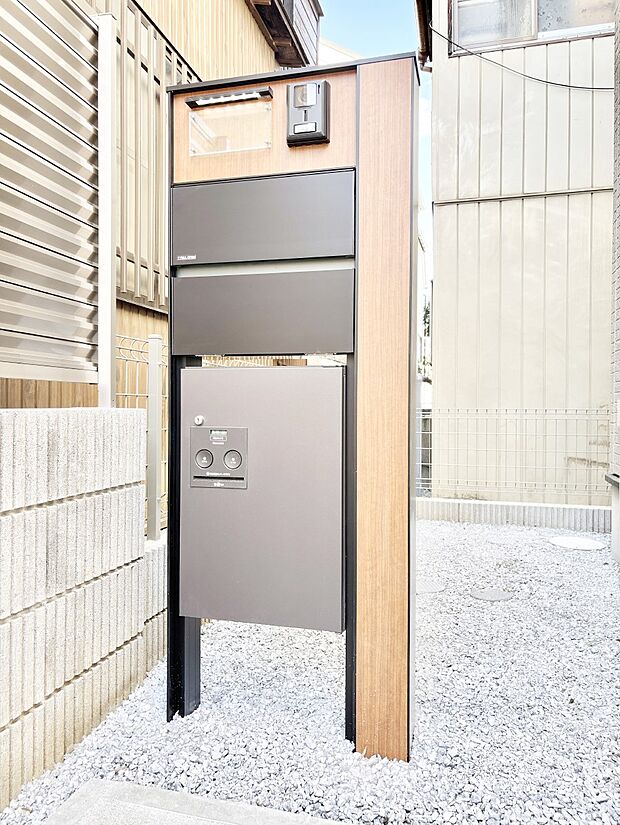 【その他現地】表札・インターホン・ポストをひとつに集約