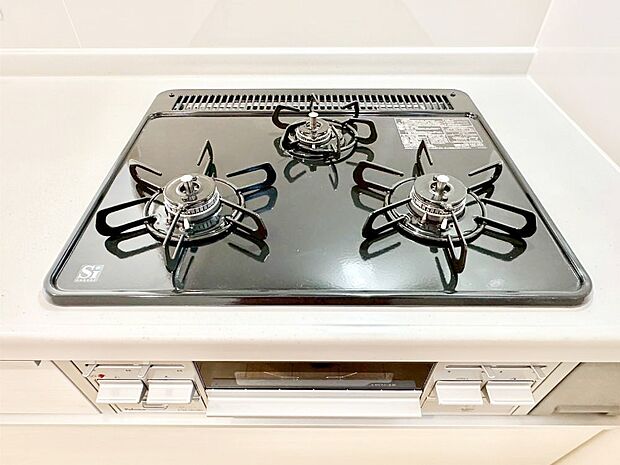 【ガスコンロ】三口ガスコンロでお料理が一気にはかどりそう  