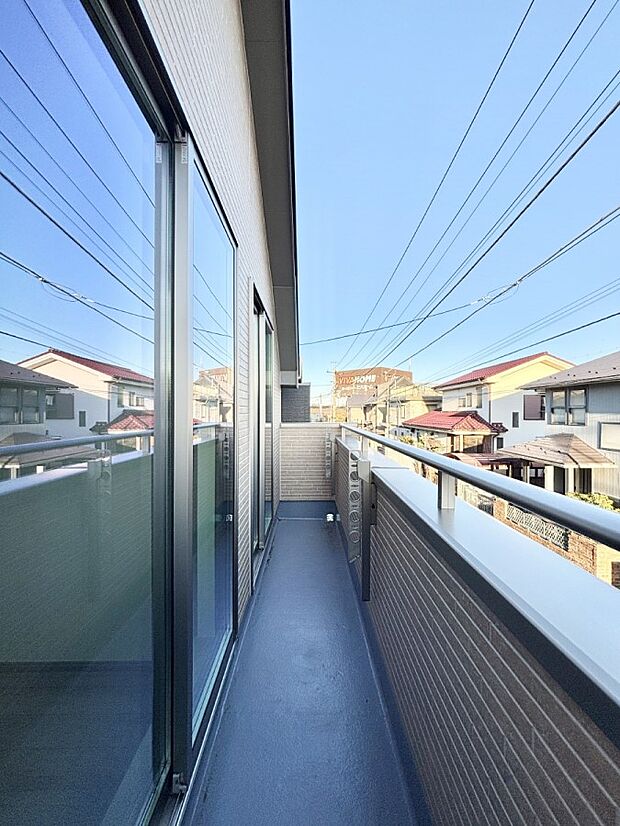 【バルコニー】気持ちよい陽光と風を感じられます  　