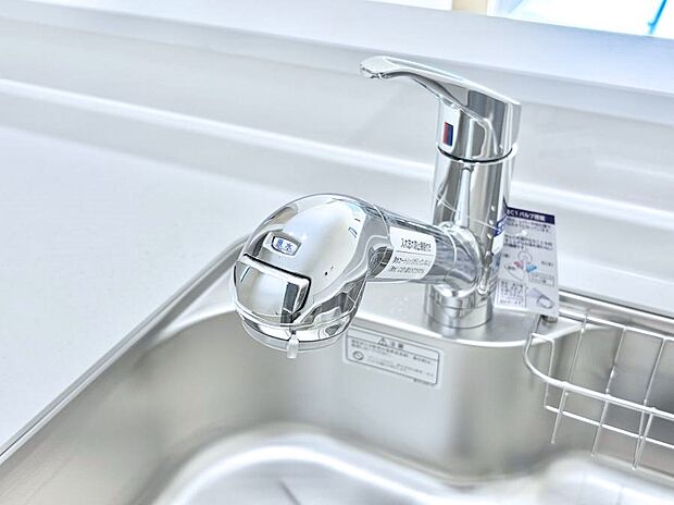 【その他設備(浄水器)】いつでも清潔なおいしいお水を。一つの水栓で水道水と浄水を使い分け。