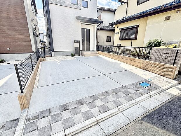 【駐車場】駐車2台可能!急なお客様の駐車に。また、ご家族の自転車スペースとしても大活躍。