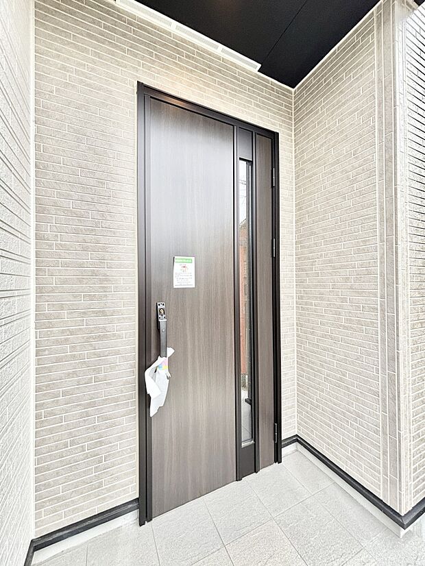 【玄関】大切な家族、来客を出迎える玄関。