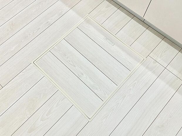 【その他設備(床下収納)】床下収納付き！日用品・非常用品の収納にも大活躍。