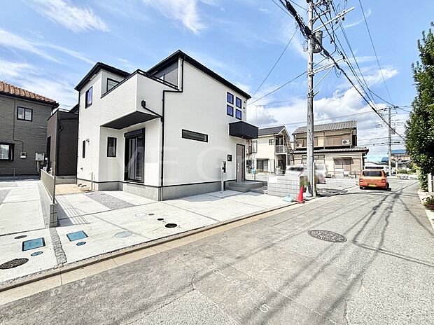 【駐車場】駐車2台可能！急なお客様の駐車に。また、ご家族の自転車スペースとしても大活躍。